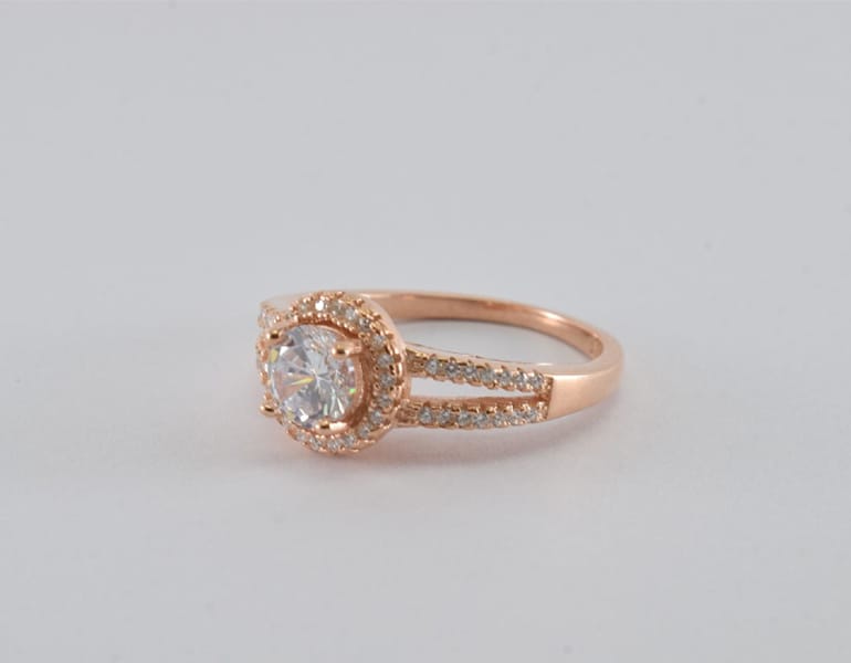 Golden engagement ring with diamonds, by Tim Tim Jeweller in Cyprus.