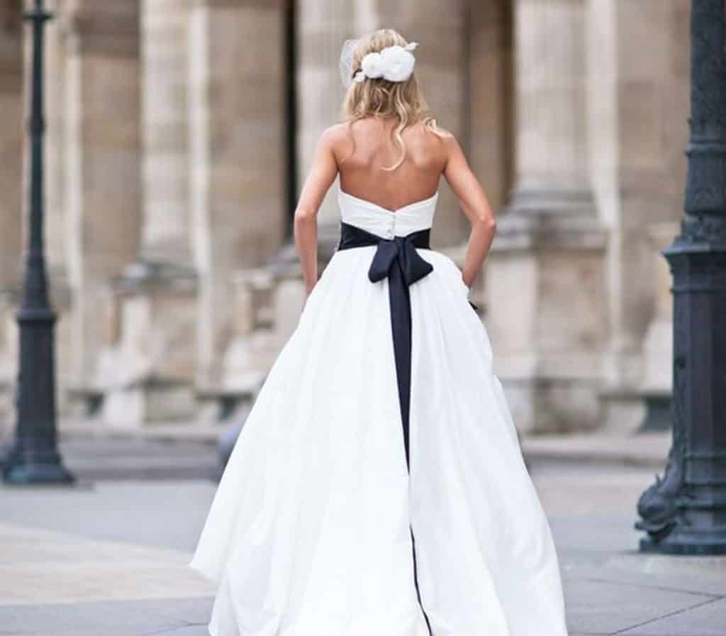 Back to black! How to use it at your wedding!