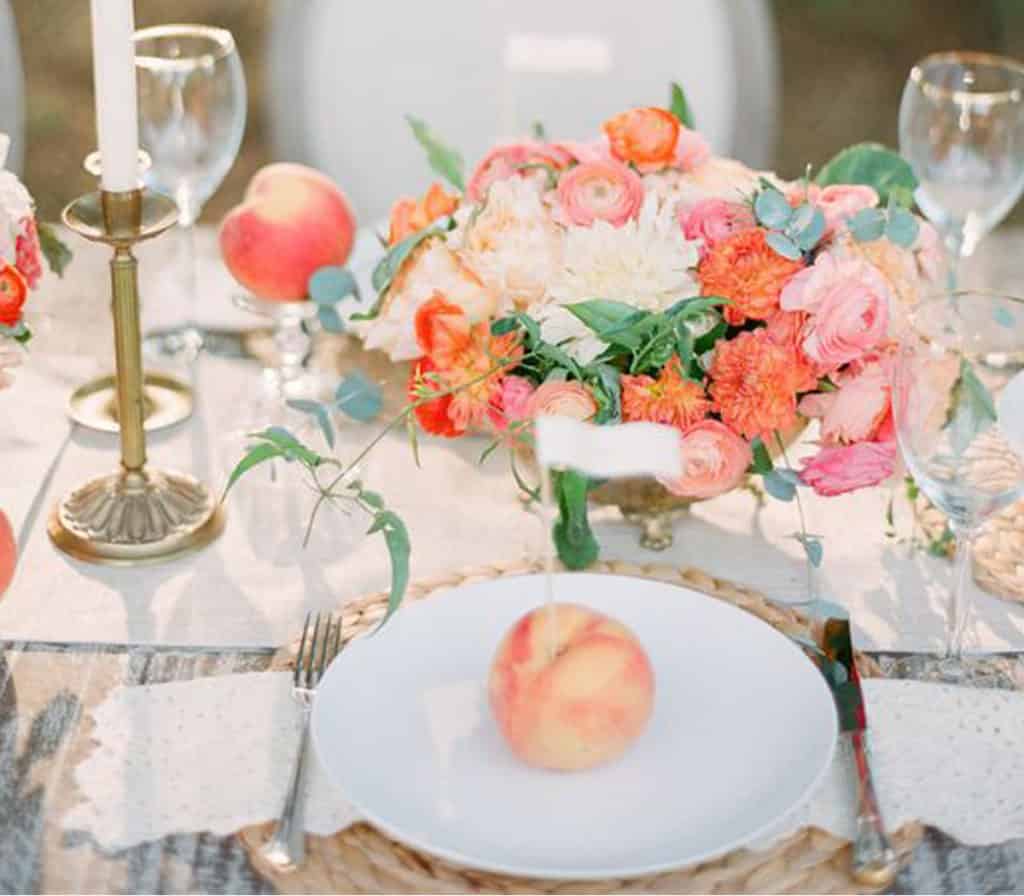 Decorate the table with... fruits!