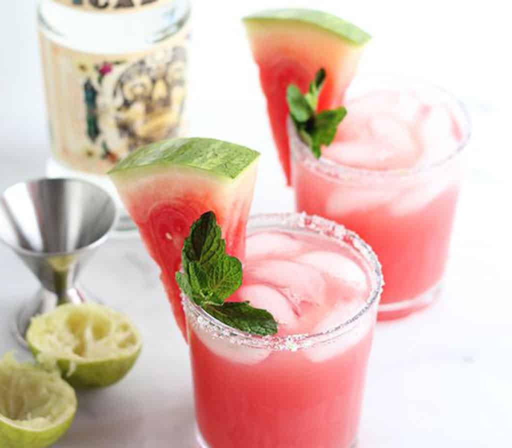 Refreshing cocktails for summer weddings